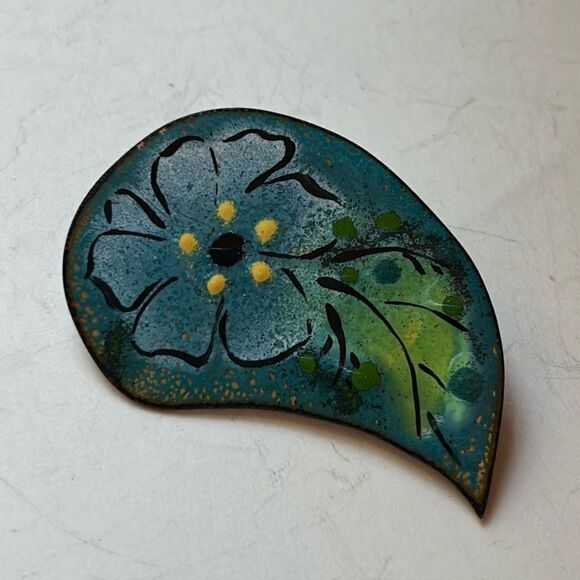 Vintage Blue Painted Floral Enamel Pin in a Paisley Teardrop Shape - Picture 1 of 4
